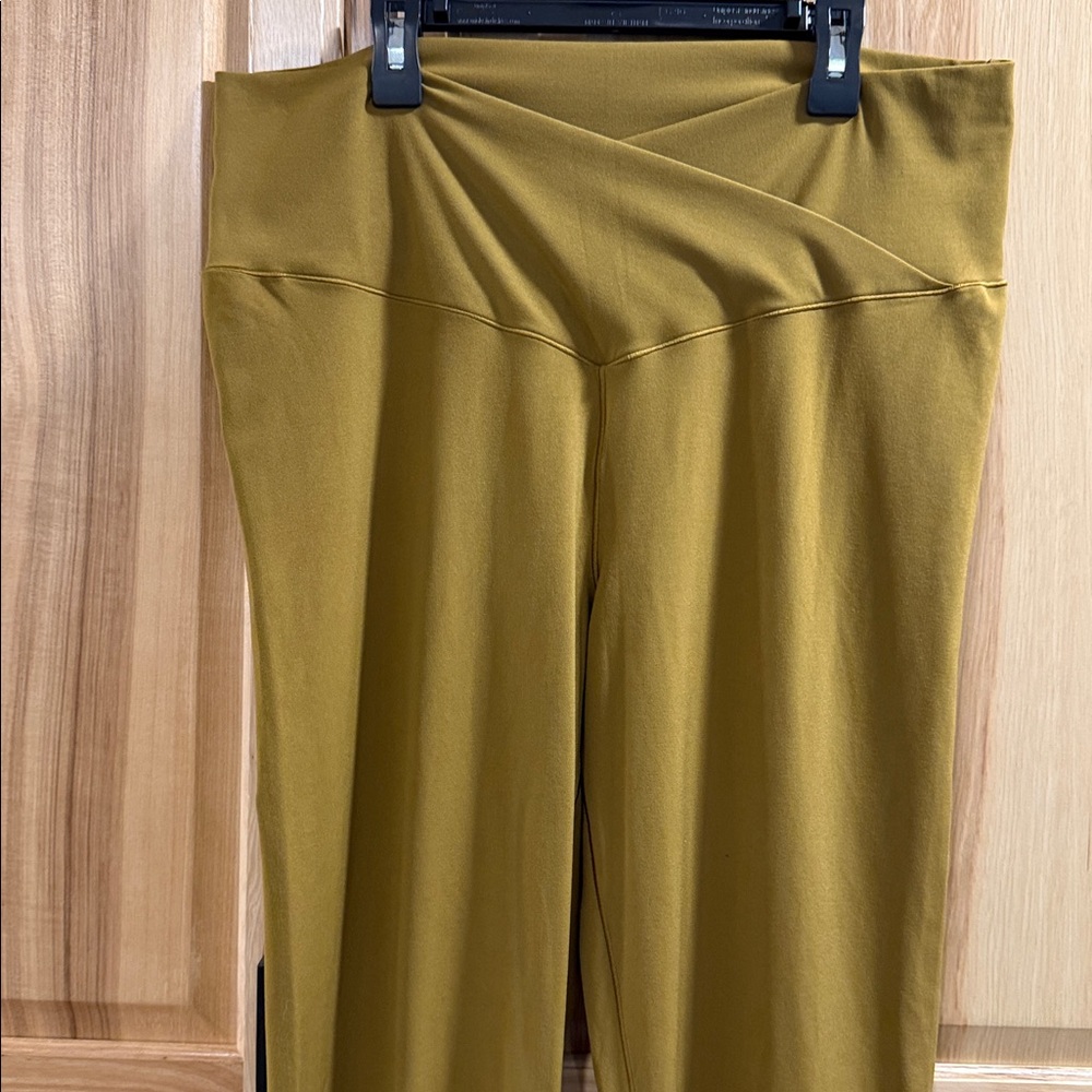 Offline by Aerie Real Me High Rise Flare Mustard Tan Athleisure Leggings Sz XXL - Picture 4 of 15